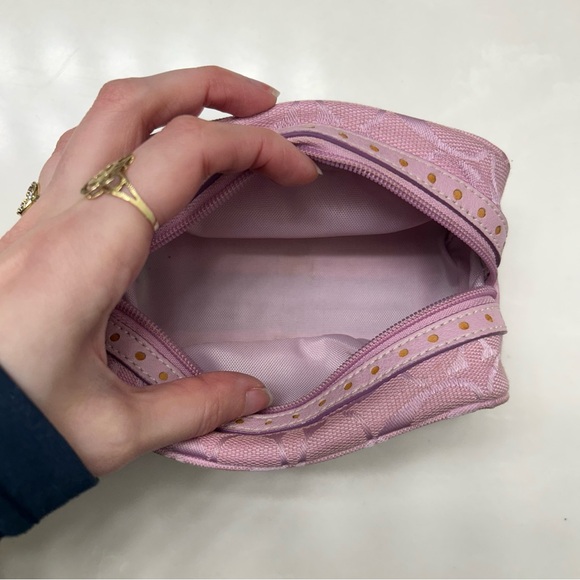 Coach - Picture 4 of 5